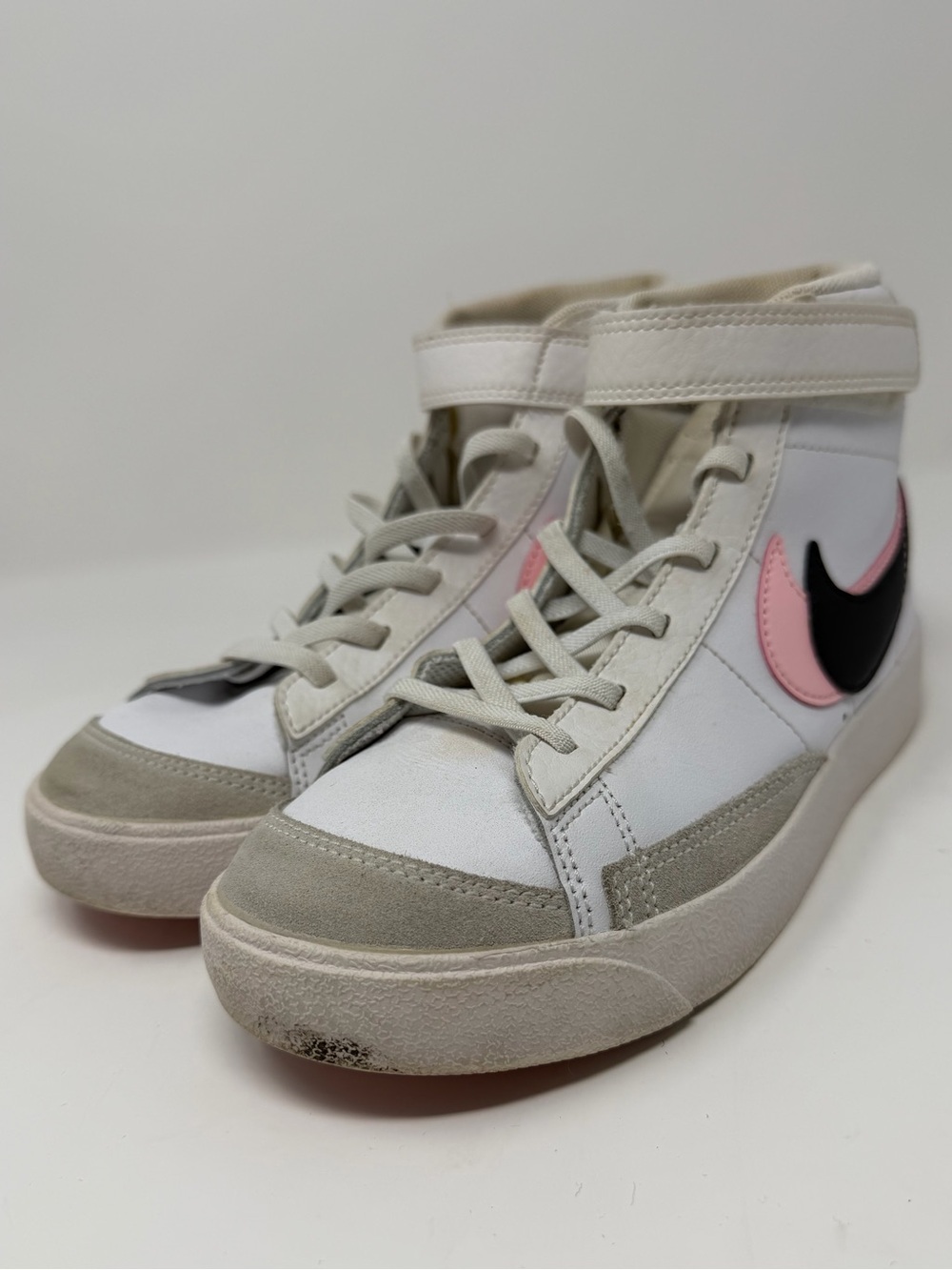Nike Kids High-Top Sneakers in White, Light Gray, Pink & Black Sz. 3y